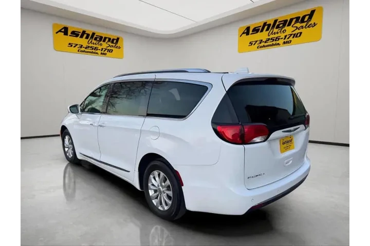 $10700 : 2018 Pacifica Touring L image 4