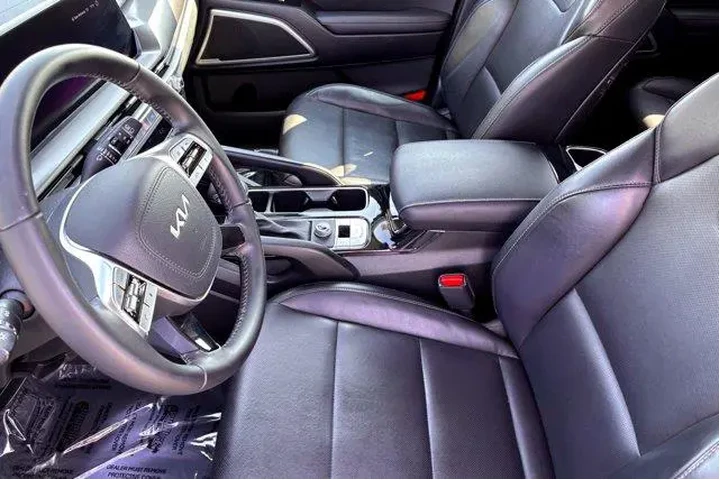 $27977 : Kia Telluride 2024 LX 4dr SU image 7