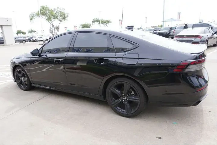 $28725 : Honda Accord Hybrid 2023 Spo image 10