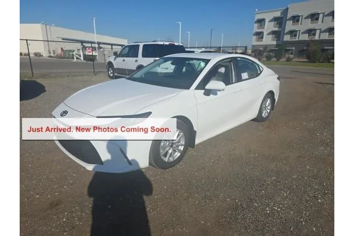 $33900 : Toyota Camry 2026 LE 4dr Sed image 3
