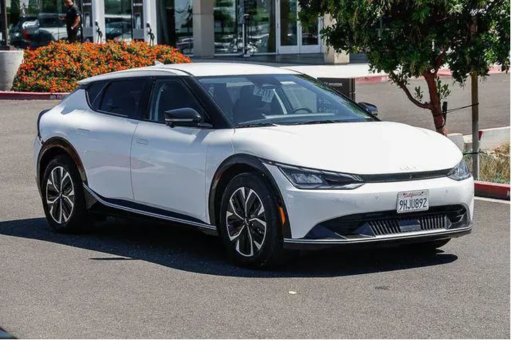 $23777 : Kia EV6 2023 Wind 4dr Crosso image 6