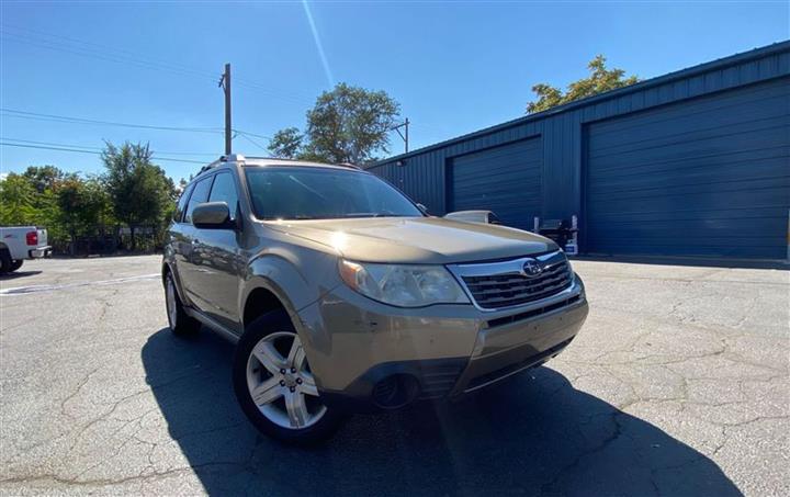 $7988 : 2009 Forester 2.5 X Premium, image 1