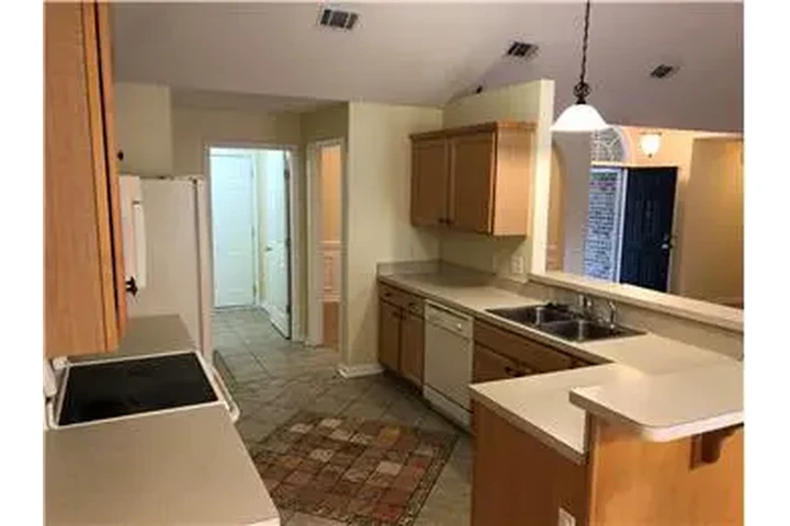 $2400 : Rental property with 4 bedro image 5