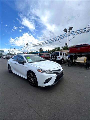 $22889 : 2019 Camry SE Auto (Natl) image 2