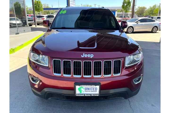2016 Grand Cherokee Laredo 2WD image 2