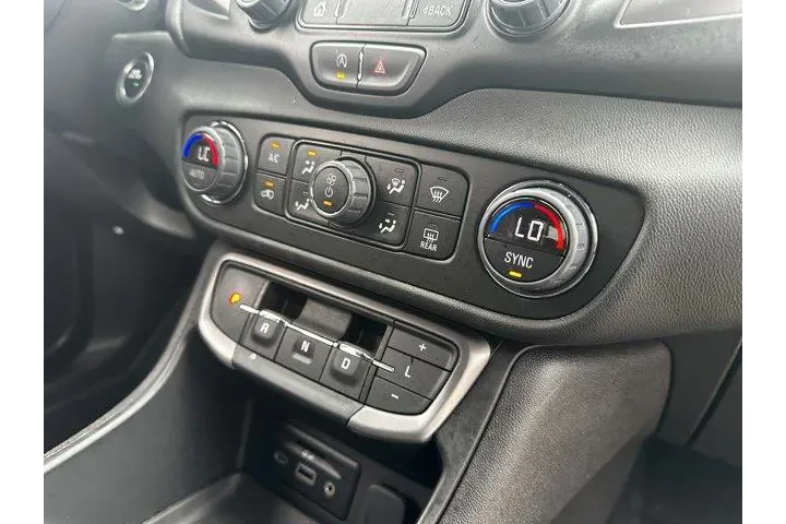 $28406 : GMC Terrain 2024 AWD AT4 4dr image 9