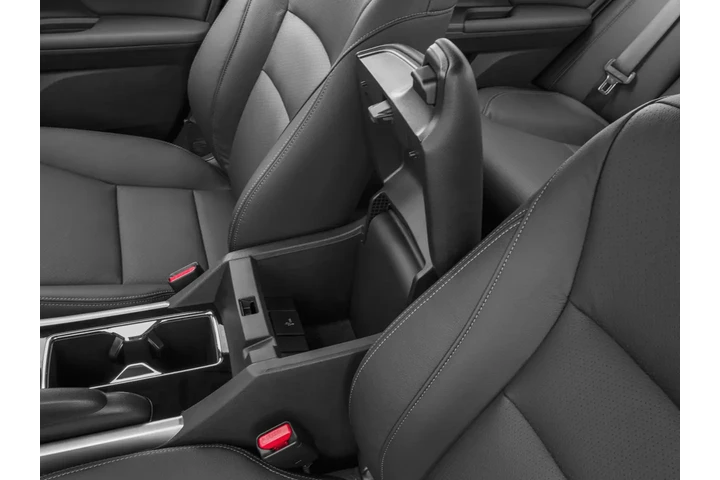 2017 Accord Sedan Touring image 10