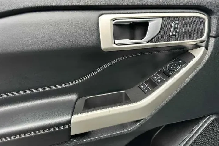 $25288 : Ford Explorer 2023 AWD XLT 4 image 10