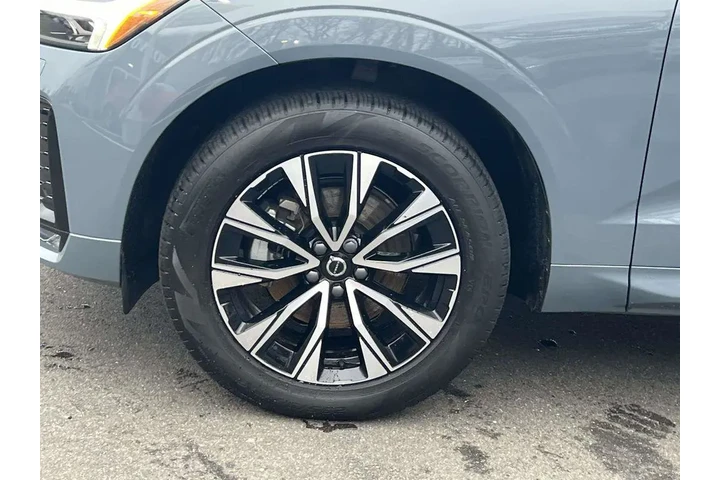 $37000 : Volvo XC60 2024 AWD B5 Core image 10