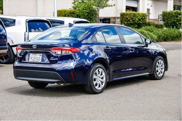 $23998 : Toyota Corolla Hybrid 2024 L image 5
