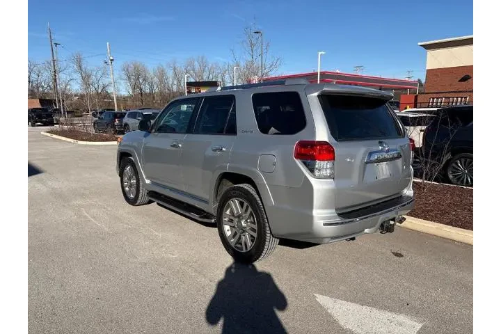 $15587 : Toyota 4Runner 2011 4x4 SR5 image 2