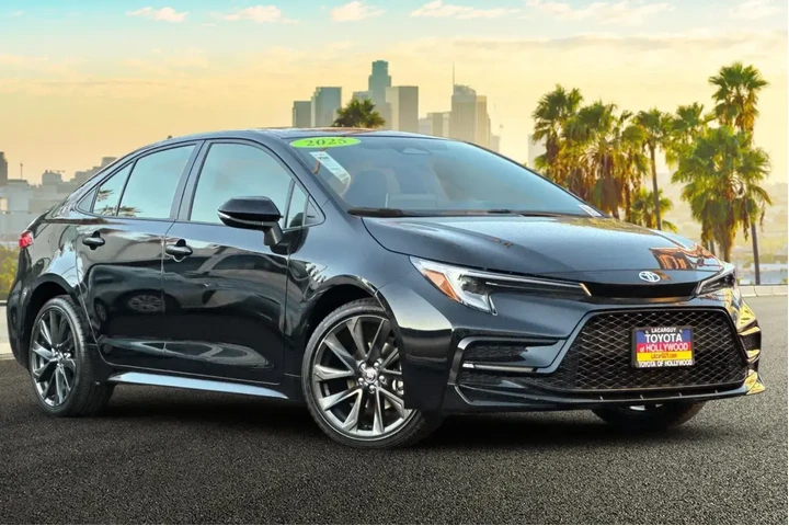 $25699 : Toyota Corolla Hybrid 2025 S image 2