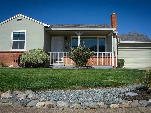 $1100 : property is NEWLY REMODELED . image 1
