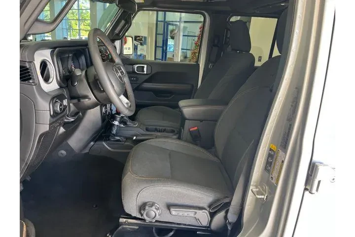 $37995 : Jeep Wrangler 2024 4x4 Sahar image 10