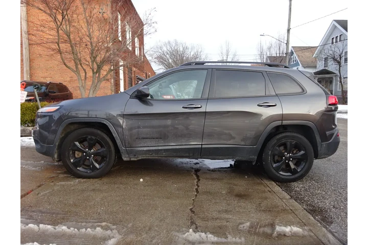 $8900 : 2015 Cherokee 4WD 4dr Latitud image 7