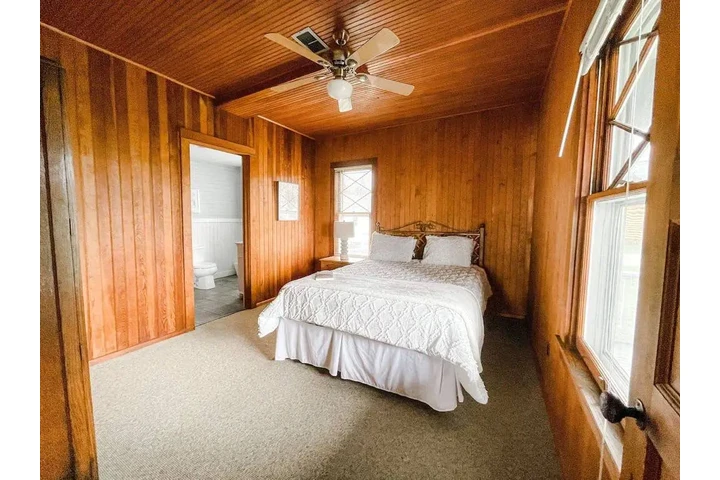 $1200 : Stunning and pretty maintained image 4