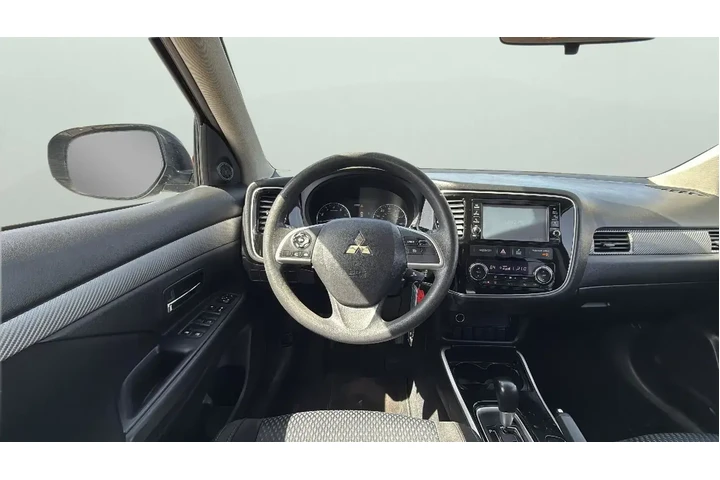 $8973 : Mitsubishi Outlander 2018 AW image 8