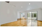 $2465 : 3Beds/2Baths in W Pico Blvd thumbnail