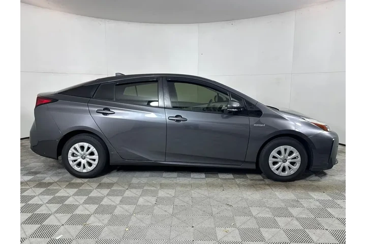 $19900 : Toyota Prius 2019 L Eco 4dr image 2