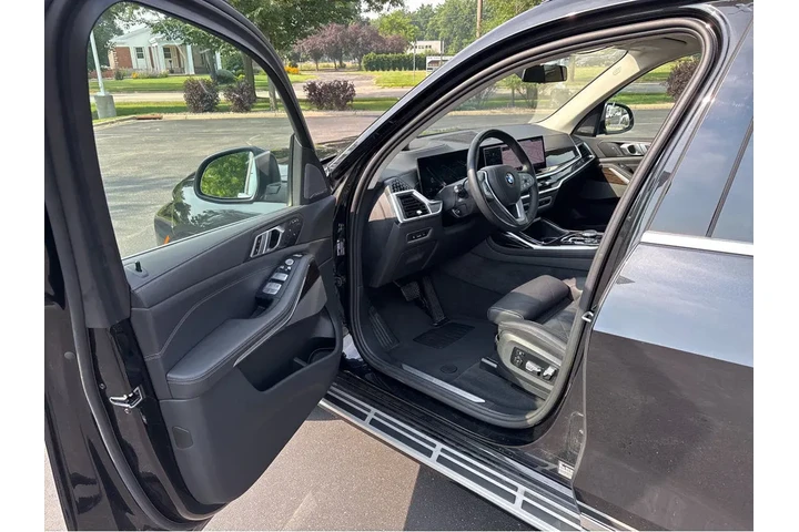 $58996 : 2024 X7 xDrive40i image 2