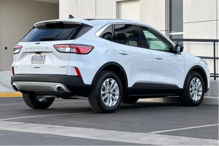 $24900 : Ford Escape Hybrid 2022 AWD image 3