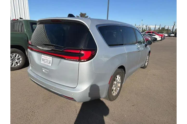$23900 : Chrysler Pacifica 2023 Touri image 4