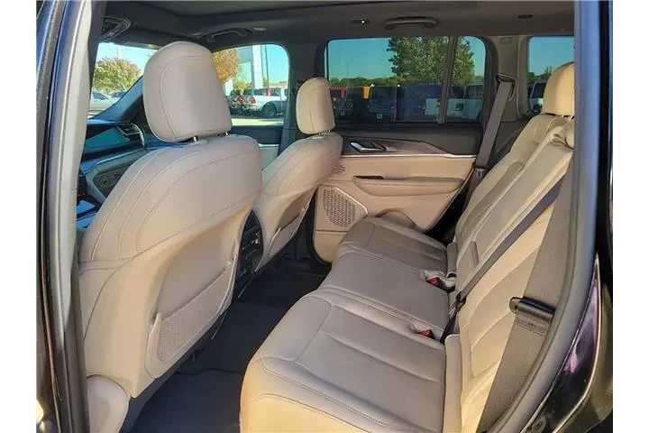 $30950 : Jeep Grand Cherokee 2023 4x4 image 9