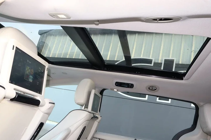 $15649 : 2018 Pacifica Hybrid Limited image 10
