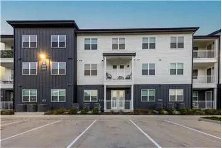 $1640 : Rental property with 2 bedro image 2