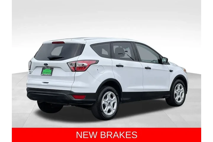 $9998 : 2017 Escape S image 5