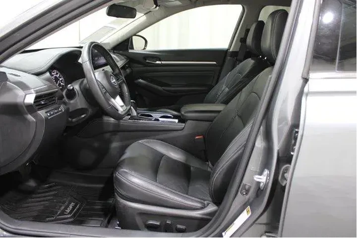 $26982 : Nissan Altima 2023 2.5 SL 4d image 3