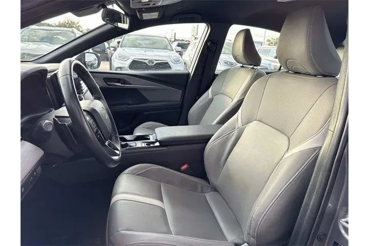 $27533 : Toyota Camry 2025 XSE 4dr Se image 9