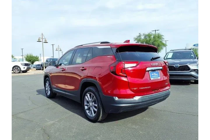 $22161 : GMC Terrain 2023 AWD SLT 4dr image 4