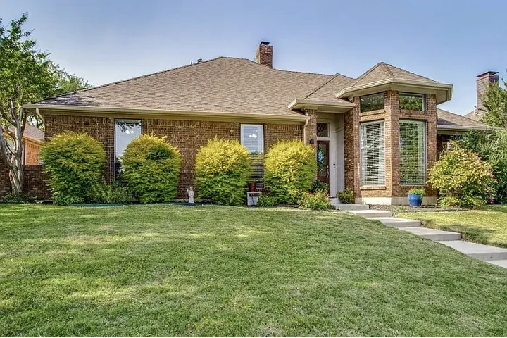 $2560 : HOUSE FOR RENT IN DALLAS TAXES image 3