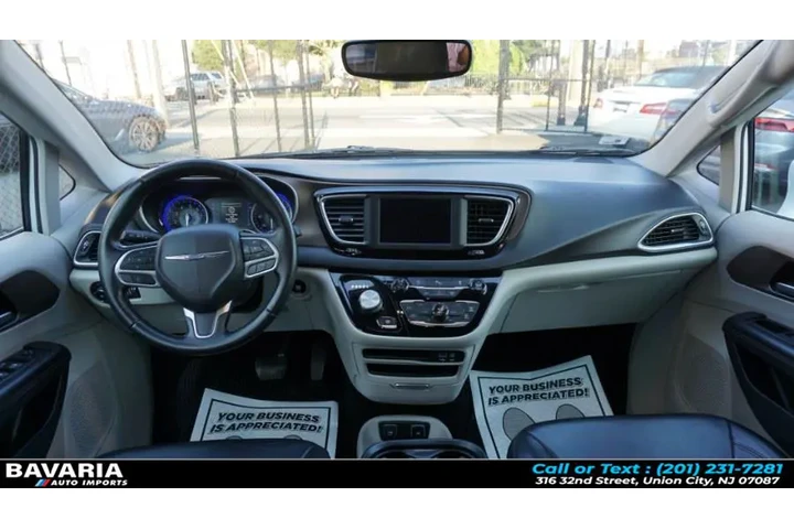 $13995 : 2018 Pacifica Touring L FWD image 9