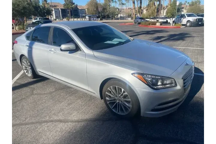 $11611 : Hyundai Genesis 2016 3.8L 4d image 3