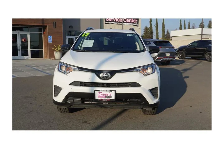 $14984 : 2017 RAV4 LE image 3