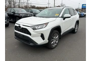 $27999 : Toyota RAV4 2021 AWD XLE Pre thumbnail