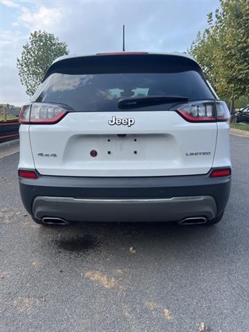 $19450 : PRE-OWNED 2020 JEEP CHEROKEE image 5