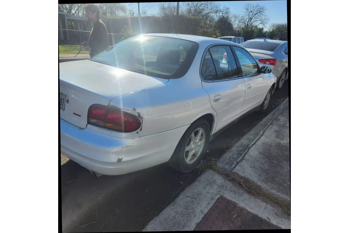 $1500 : 2000 OLDSMOBILE INTRIGUE2000 image 5