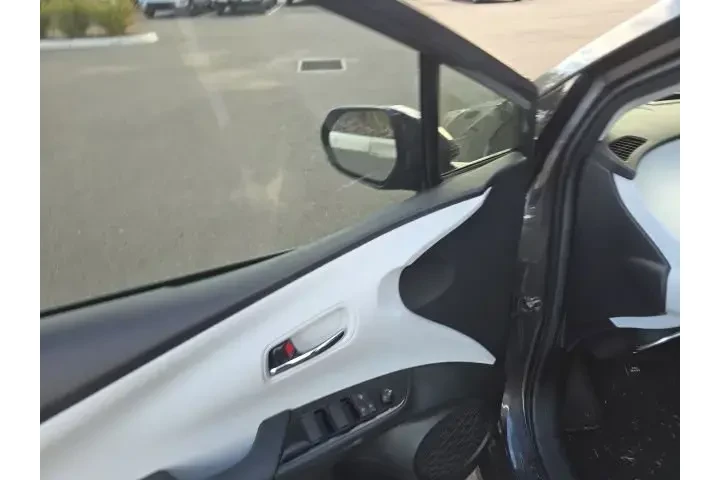 $23405 : Toyota Prius 2019 L Eco 4dr image 9