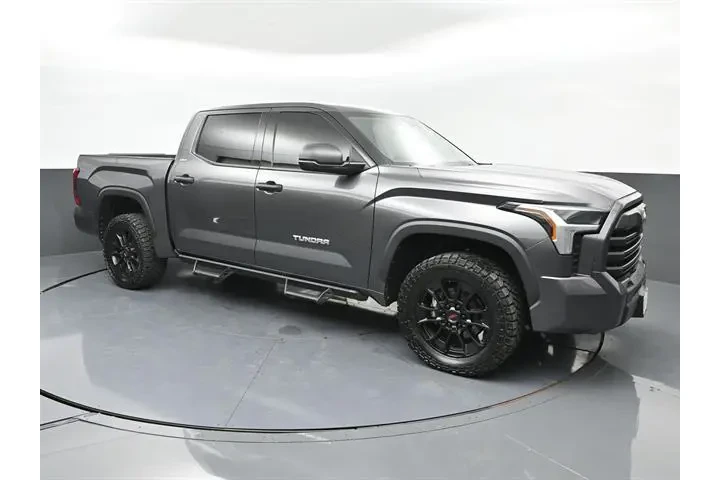 $37882 : Toyota Tundra 2022 4x4 SR5 4 image 2