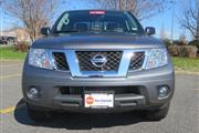 $30638 : PRE-OWNED 2021 NISSAN FRONTIE thumbnail