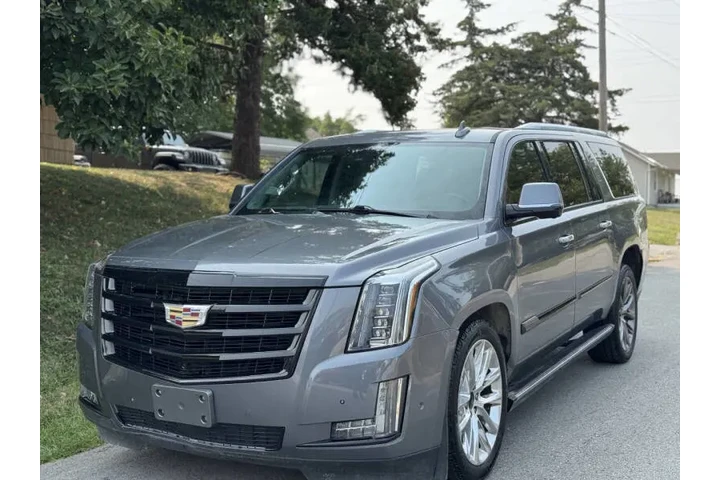 $21999 : 2019 Escalade ESV Premium Lux image 2