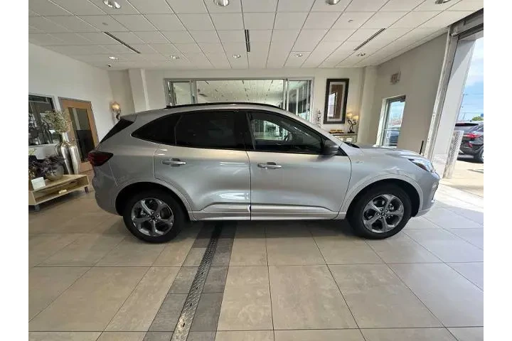 $27764 : Ford Escape 2024 AWD ST-Line image 2