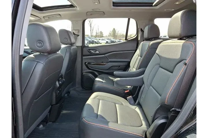 $33000 : GMC Acadia 2023 4x4 AT4 4dr image 10