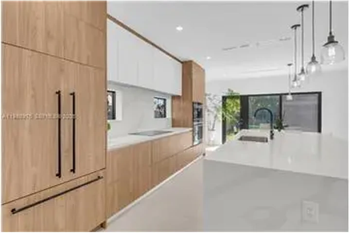 $10500 : Rental property with 4 bedro image 5