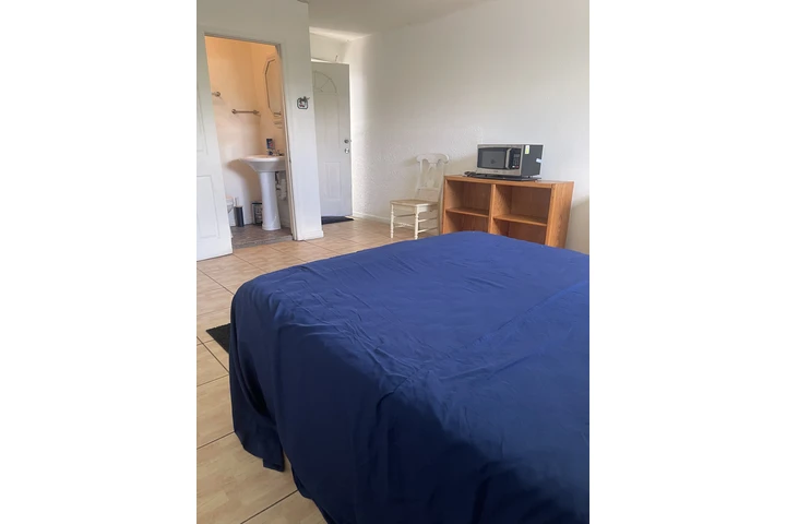 $750 : Habitación independiente amobl image 2