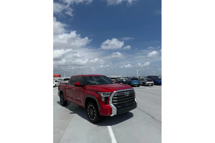 Toyota Tundra Limited image 2