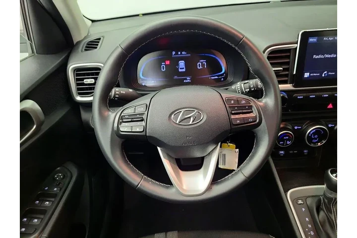 $18998 : Hyundai VENUE 2023 SEL 4dr C image 10